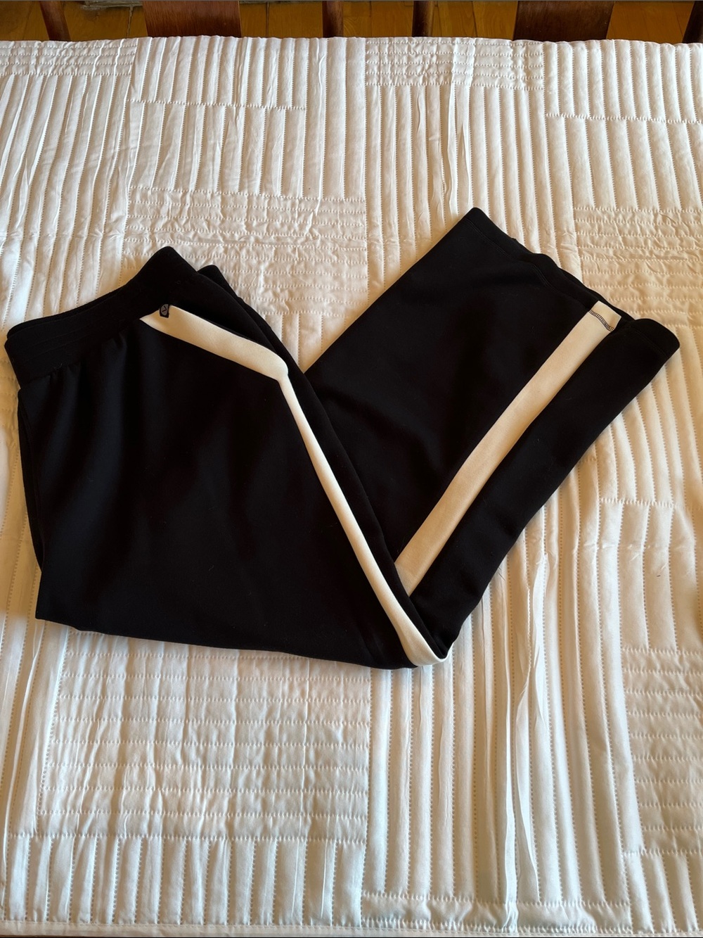Lane Bryant Livi Wide Leg Black Pants with White Stripe Women’s Size 22W-24W EUC